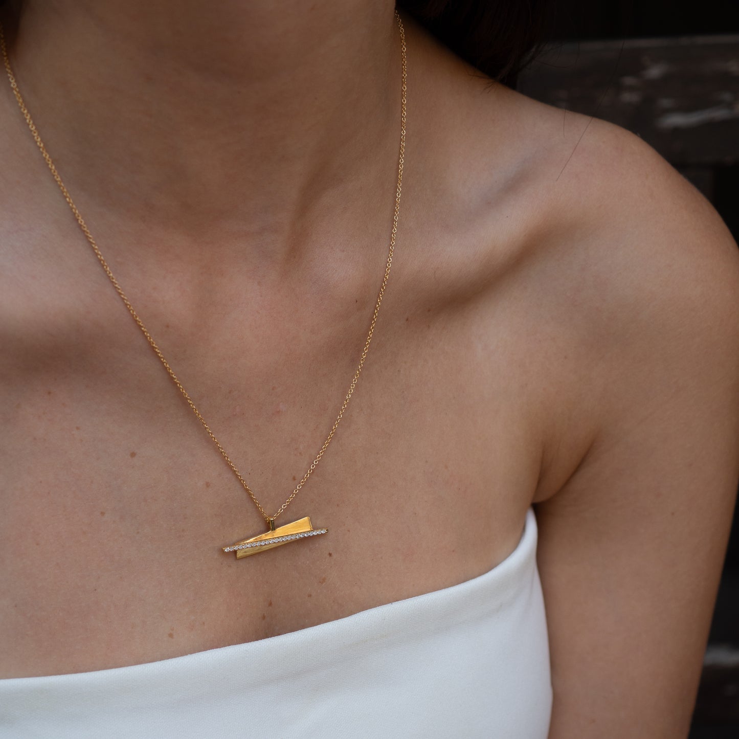 Diamonds line necklace