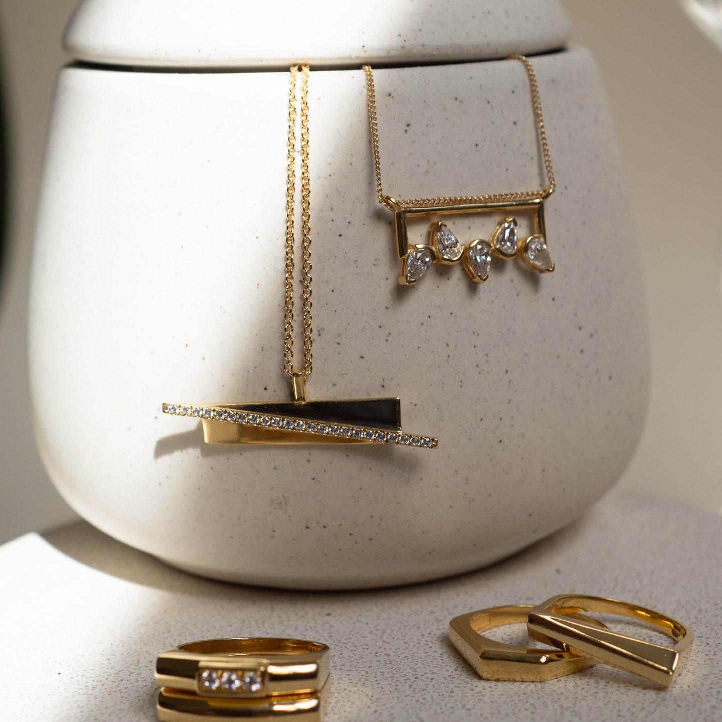 Diamonds line necklace