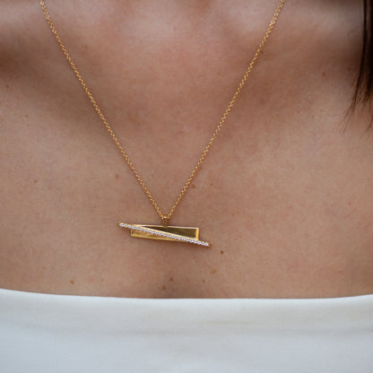 Diamonds line necklace